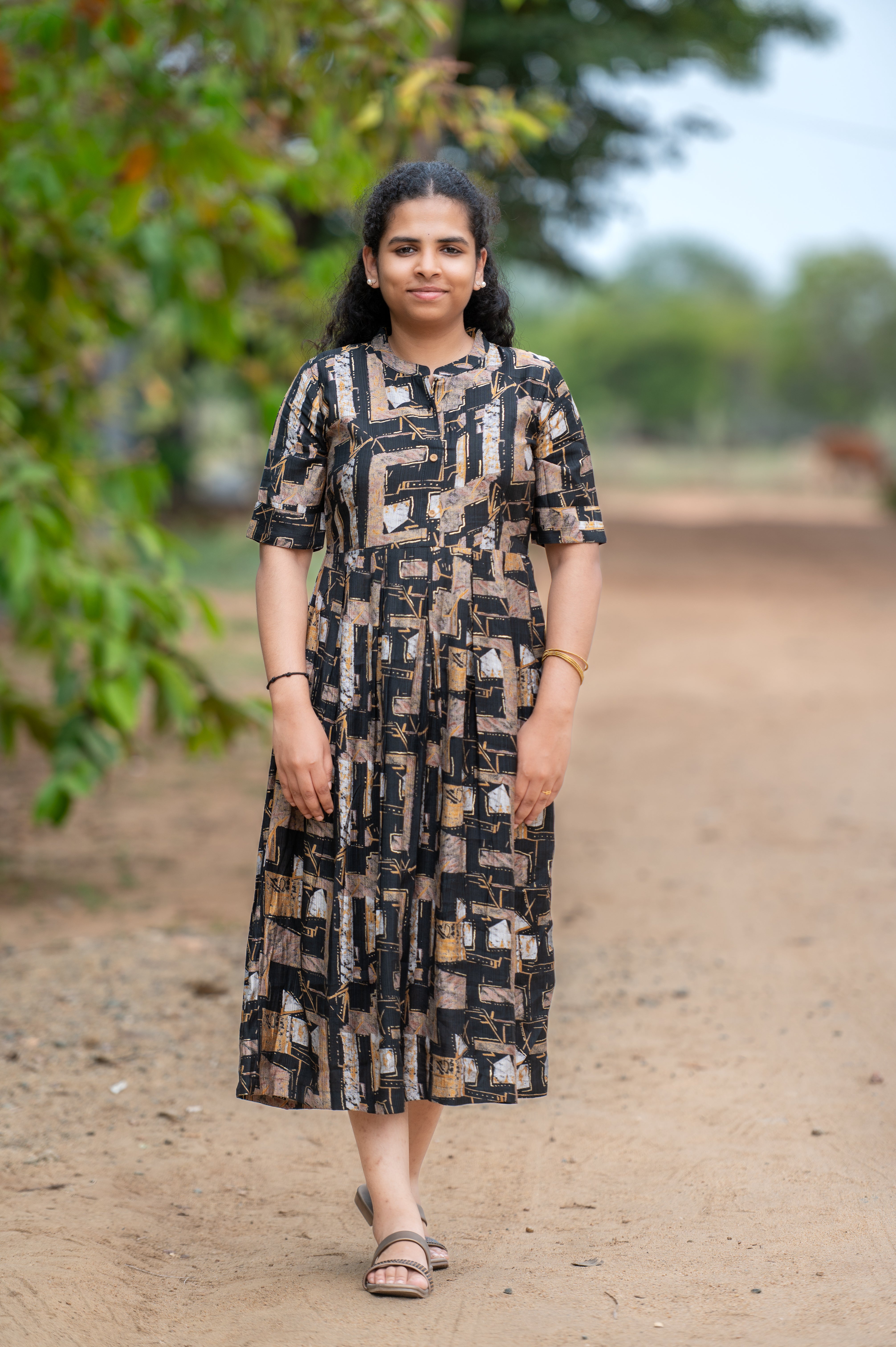 ๐ Black Golden Aura Abstract Midi