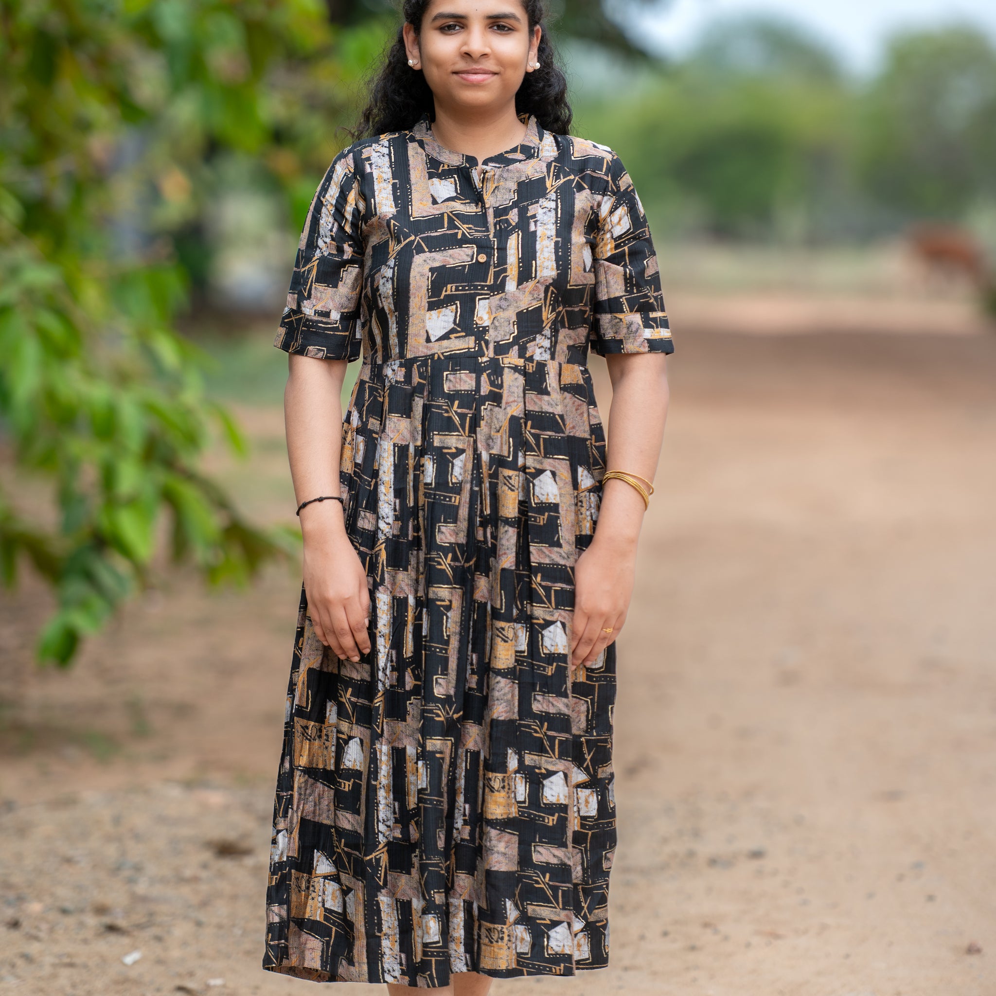👚 Black Golden Aura Abstract Midi