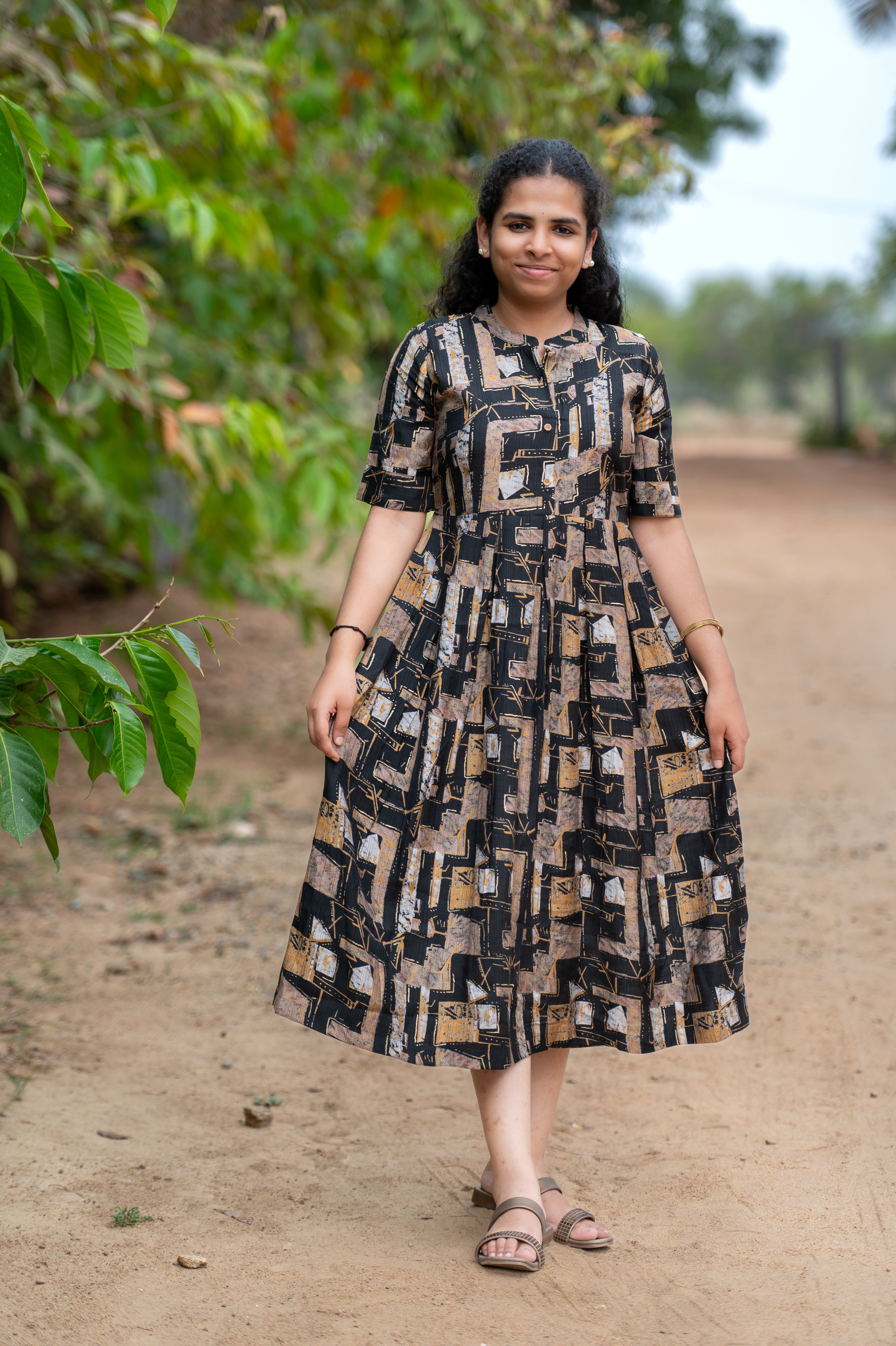 👚 Black Golden Aura Abstract Midi