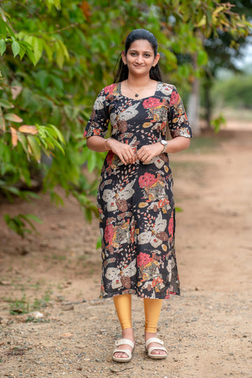 🌺🖤Midnight Bloom Floral Kurti