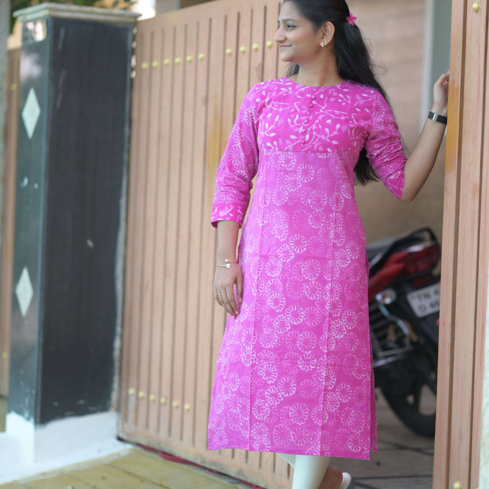 Gulabi Glow Handblock Kurti 1926