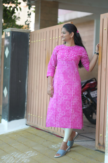 Gulabi Glow Handblock Kurti 1926