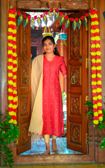 🌸 Saanvi Heritage Raw Silk Kurti