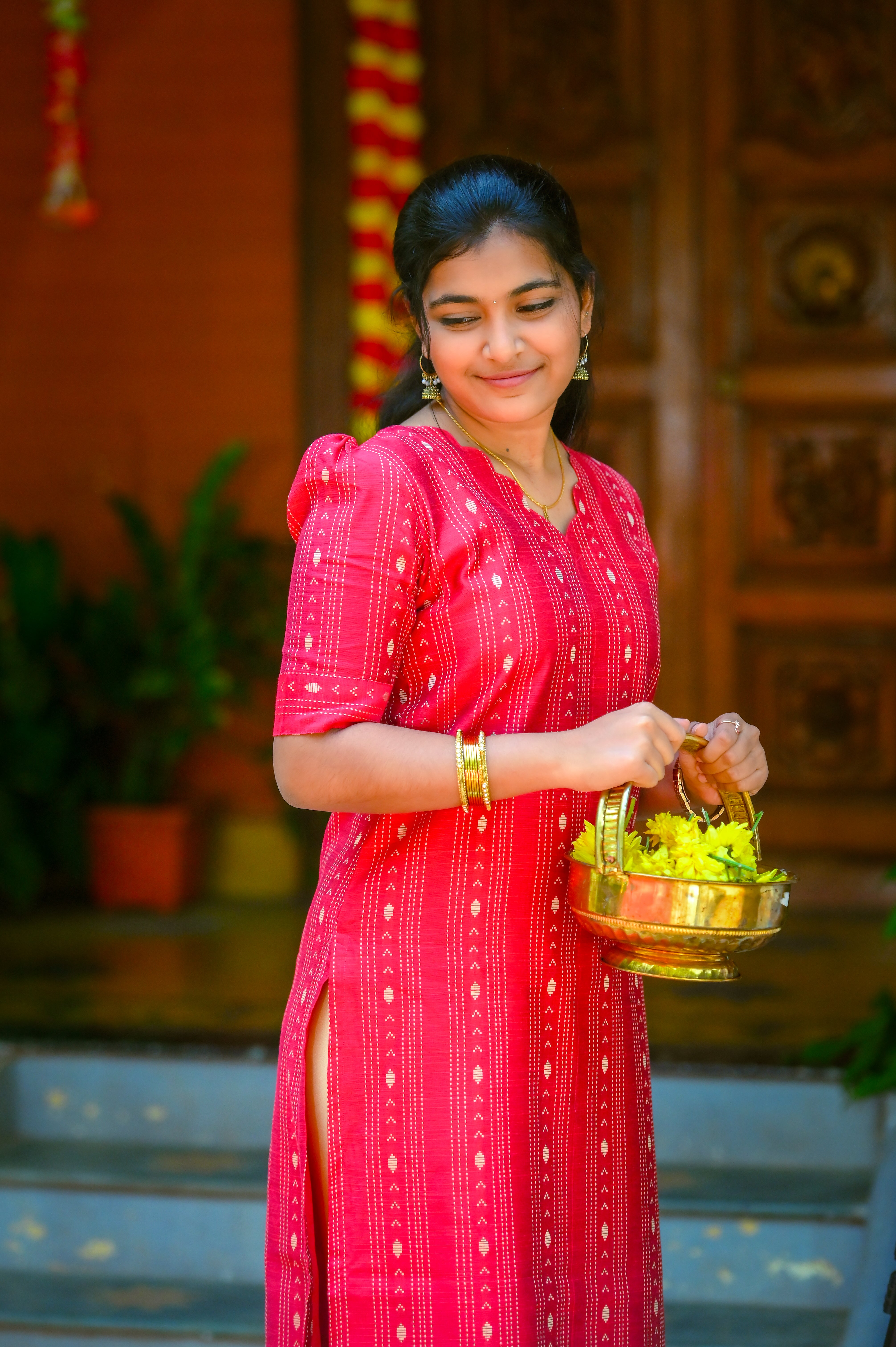 🌸 Saanvi Heritage Raw Silk Kurti