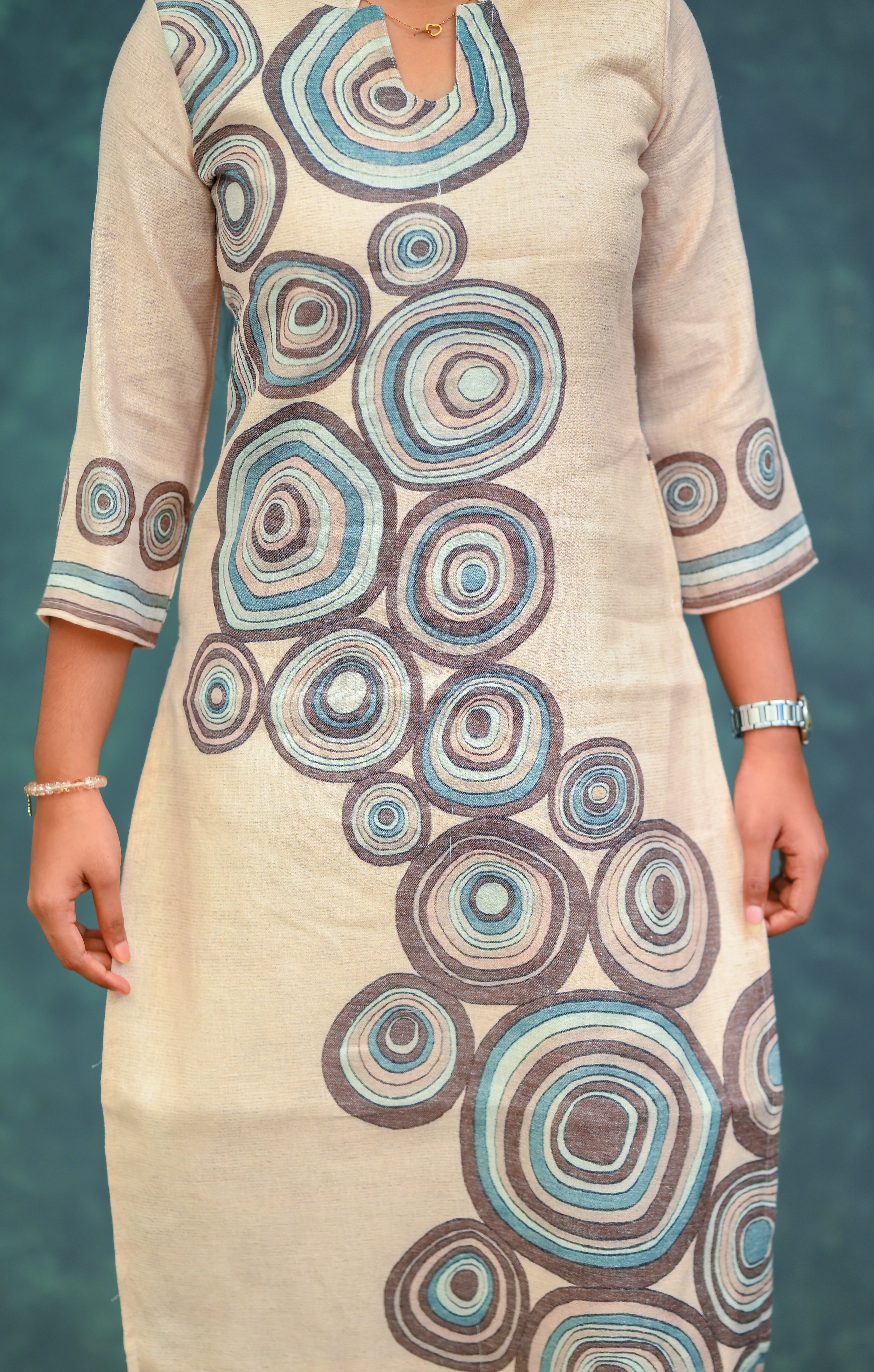 🌀 Circular Motif Straight Kurti