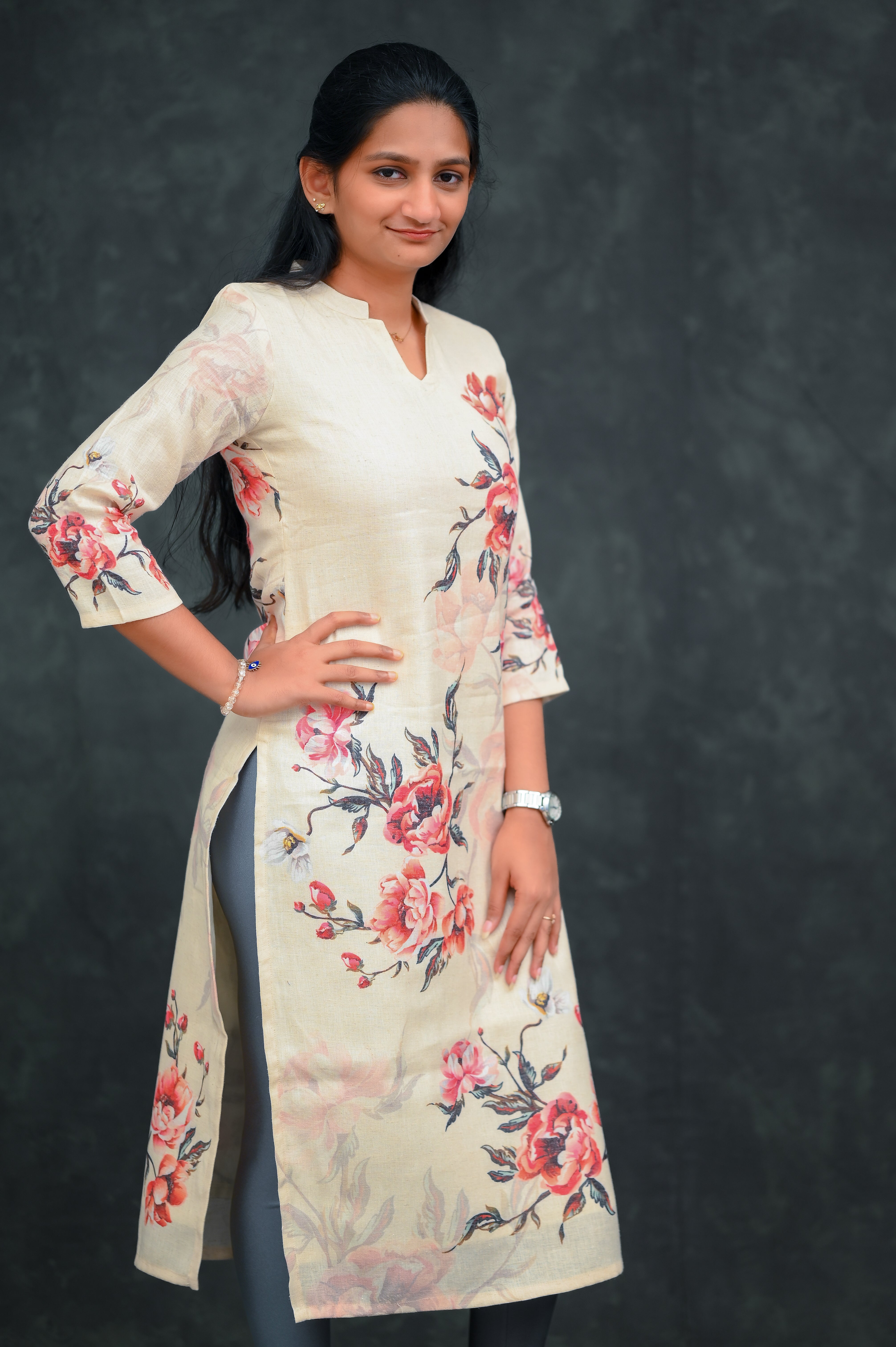 🌸 Ivory Rose Straight Kurti