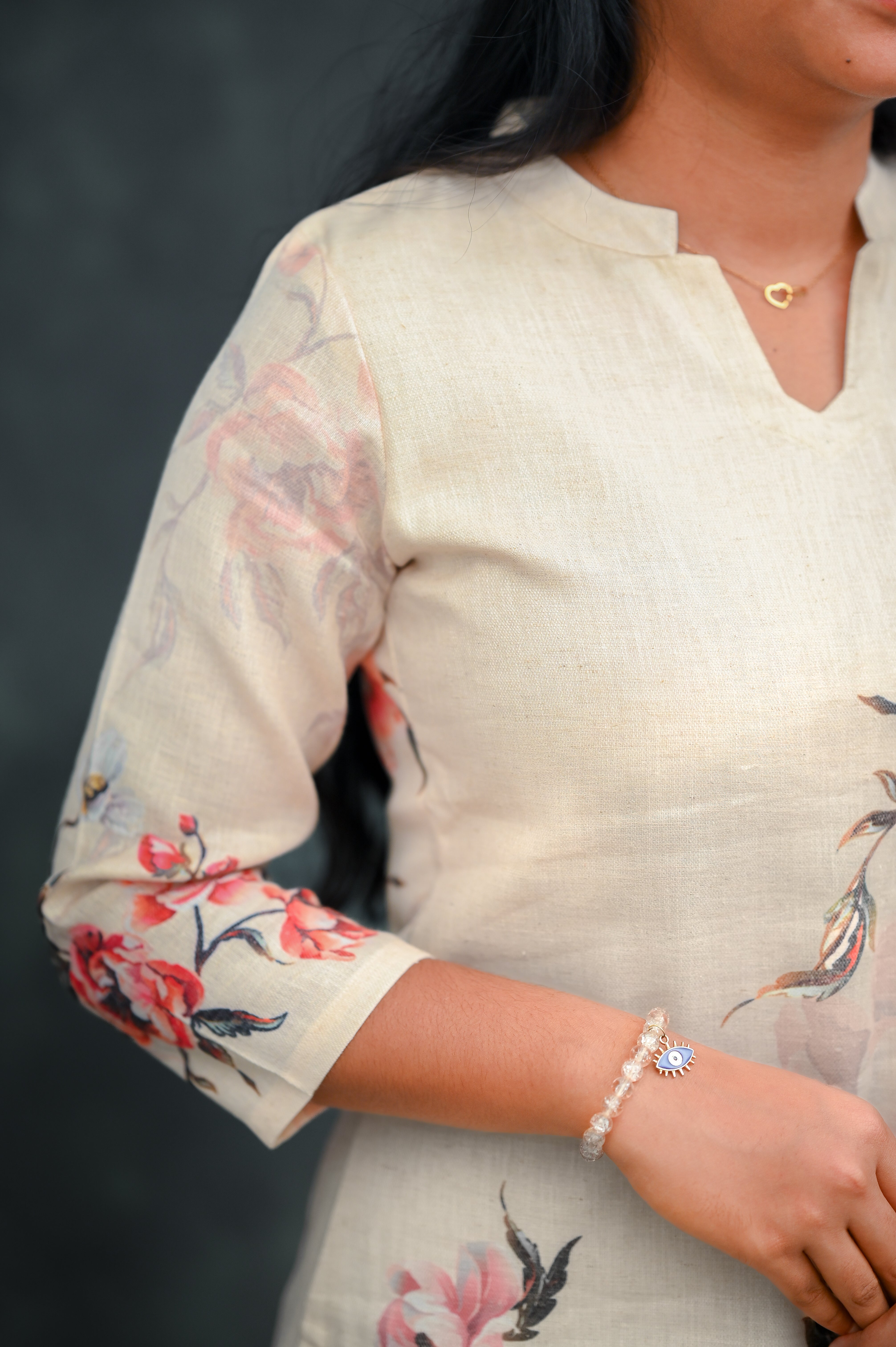 🌸 Ivory Rose Straight Kurti