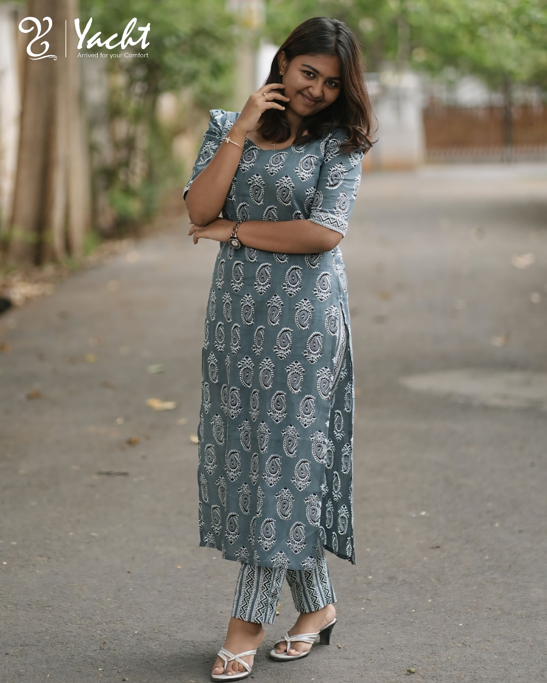 ✨Smoky Paisley Elegance Kurti Set