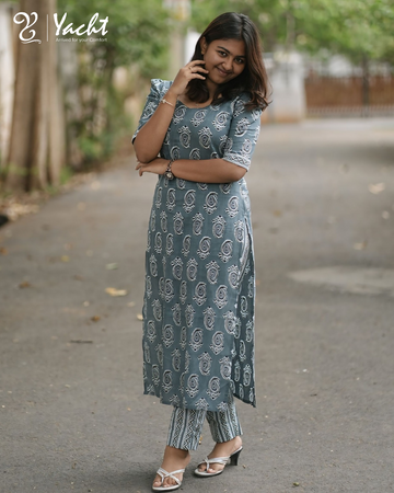 ✨Smoky Paisley Elegance Kurti Set