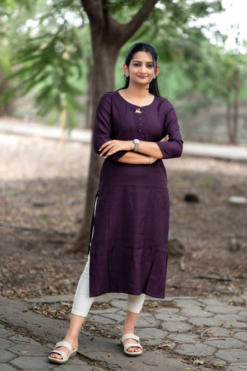 🍇Deep Plum Solid Straight Kurti