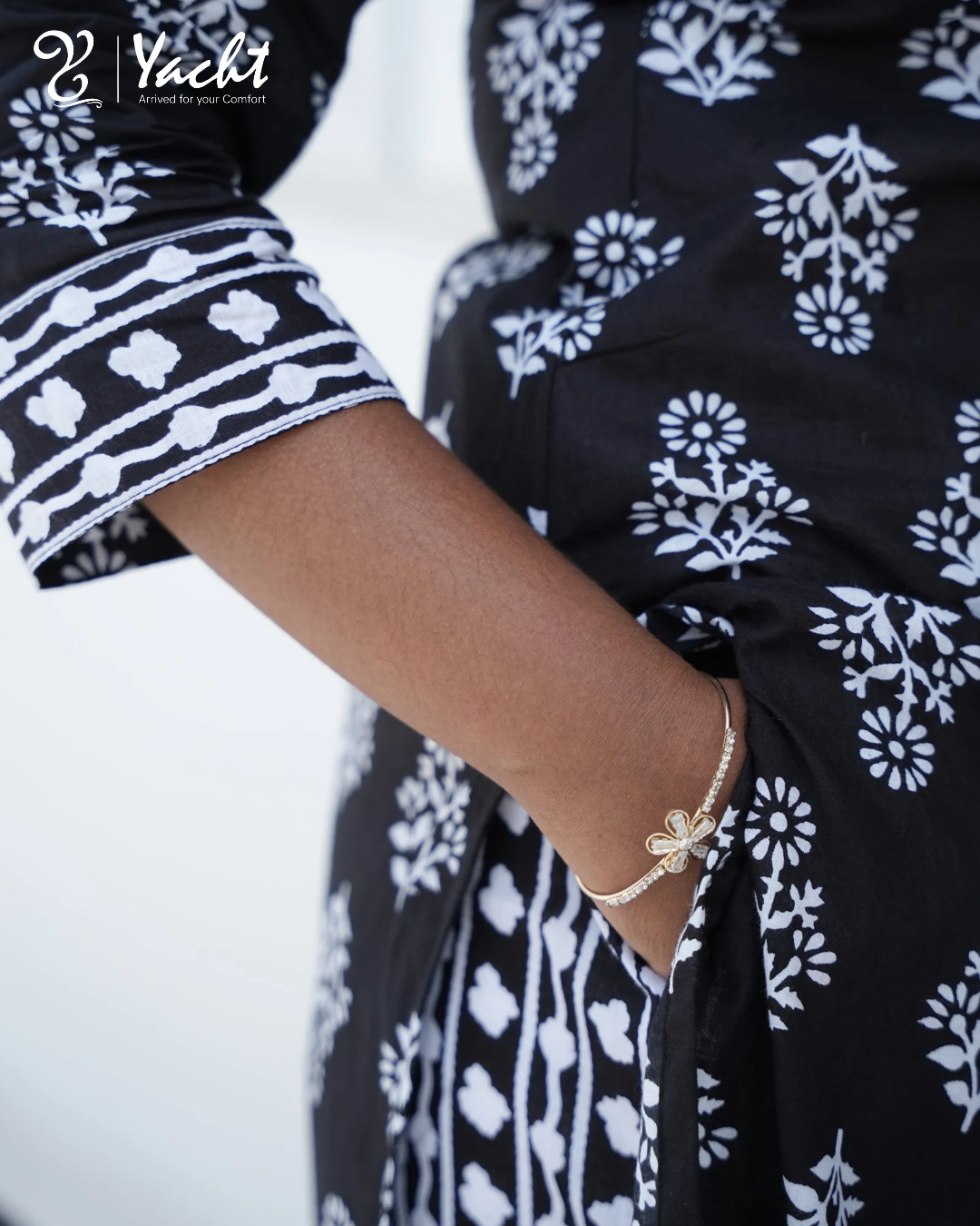 ✨ Midnight Ivory Bloom Kurti Set
