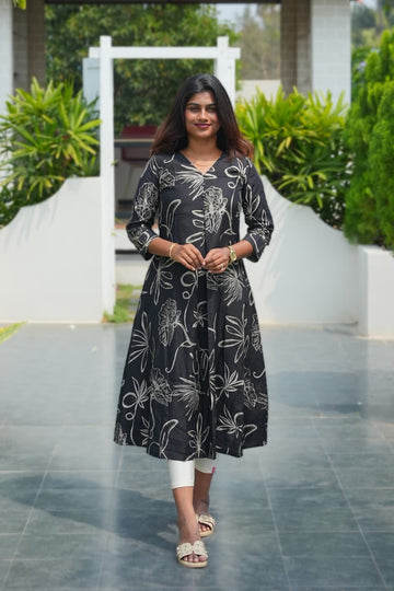 🖤🤍Base BlackA-line printed kurti (long length)