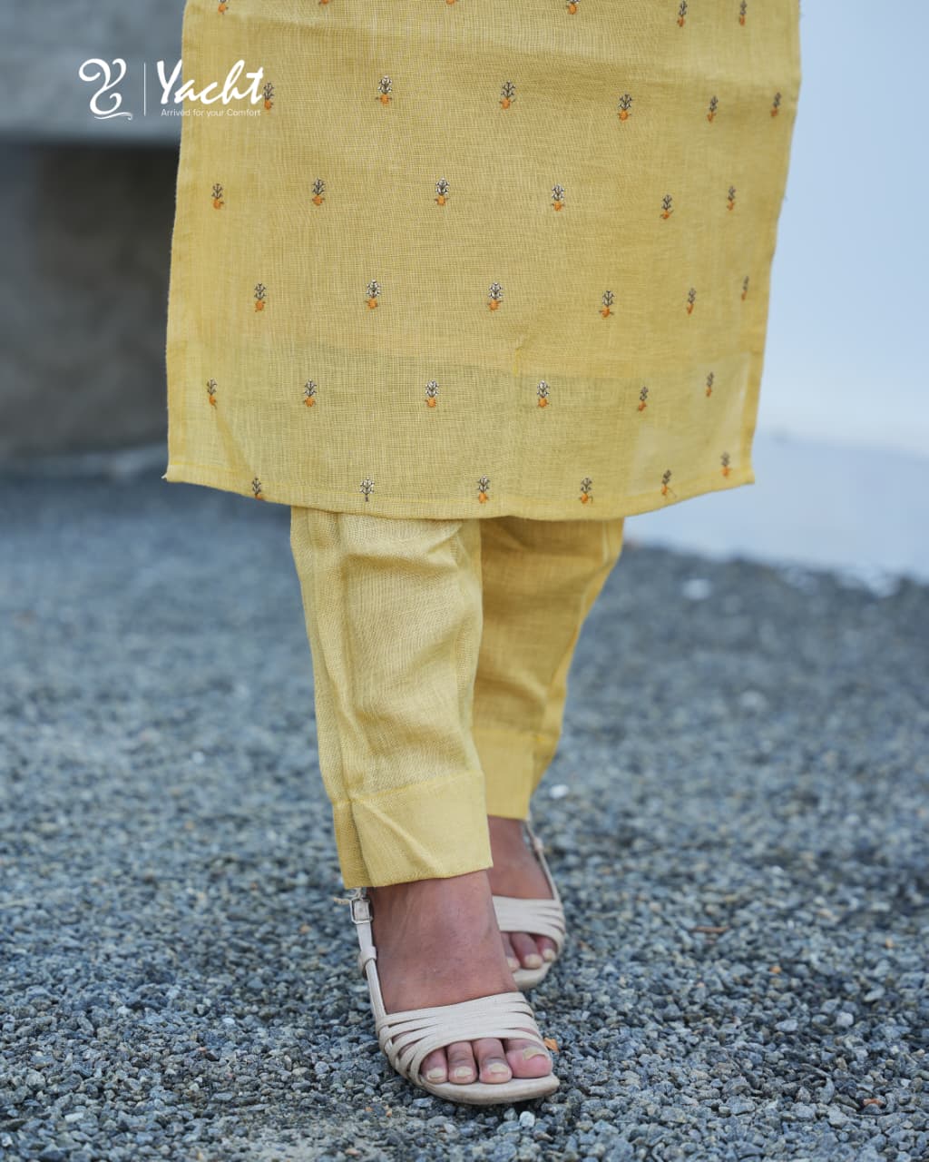 💛 Lemon yellow Straight-Cut Embroidered Kurti Set